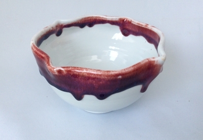 Red accent porcelain bowl